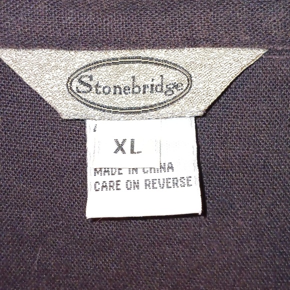 Stonebridge XL woman's black top with little animal Giraffes on the front side. - Picture 2 of 7
